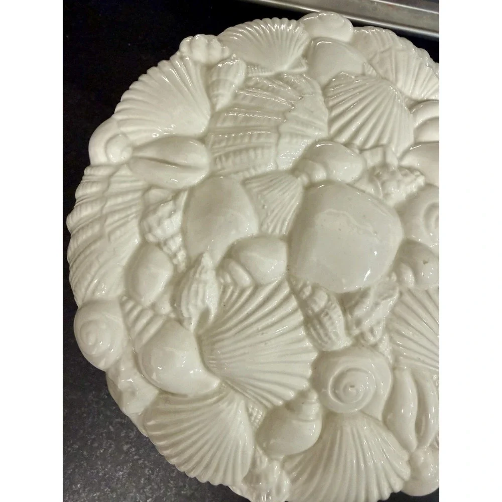1960s Mottahedeh Italy Embossed Creamware Casserole Bowl with Sea Shell Lid #30
